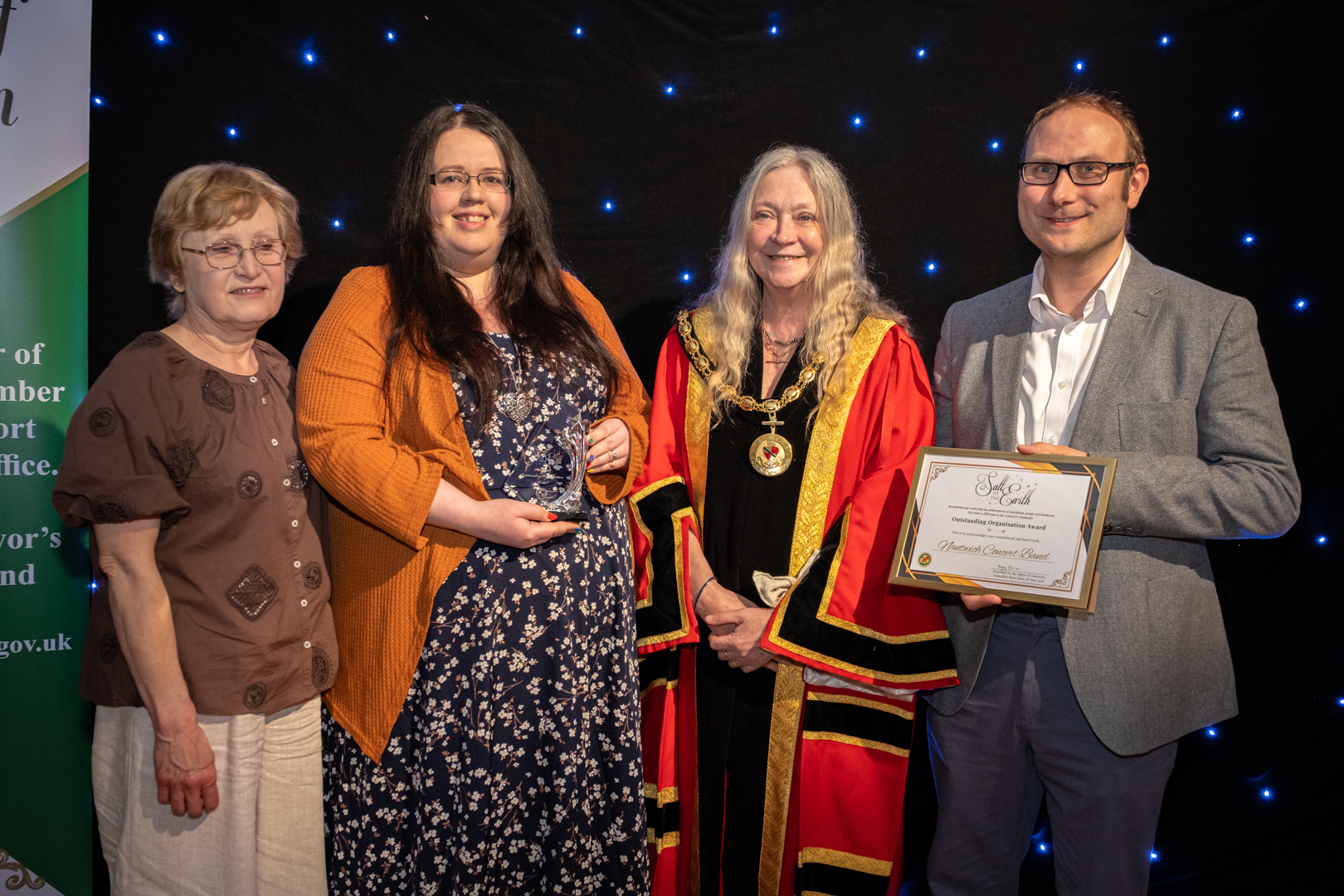 Nantwich Concert Band receives Mayor’s “Salt of the Earth” Award Nantwich Concert Band receives Mayor’s “Salt of the Earth” Award